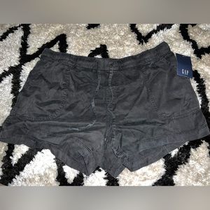 NWT Gap cargo shorts size L